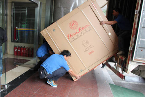 卫滨钢琴贵重工艺品无忧运